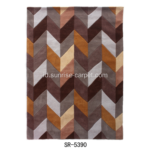 Hand Tufted Carpet dengan desain geometris